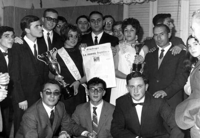 Gruppo di persone negli anni '60